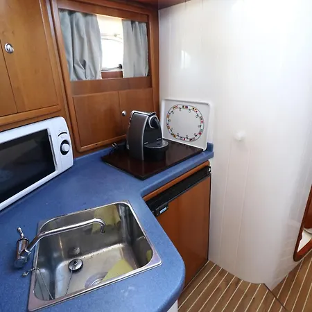 Πλωτό κατάλυμα Private Yacht, We Our Guests *