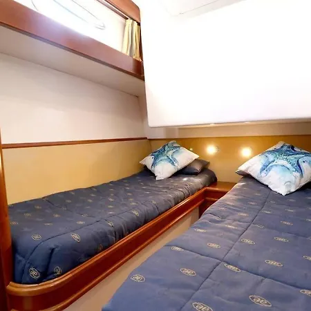 Private Yacht, We Our Guests Botel Lisbon