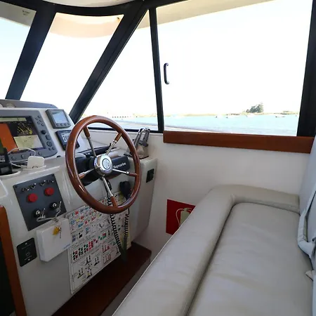 Private Yacht, We Our Guests 船上ホテル *