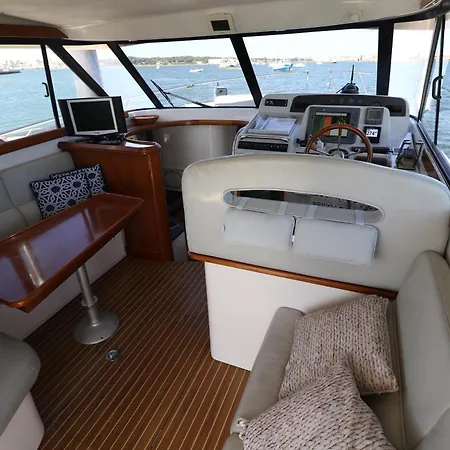 Private Yacht, We Our Guests Botel Lisbon