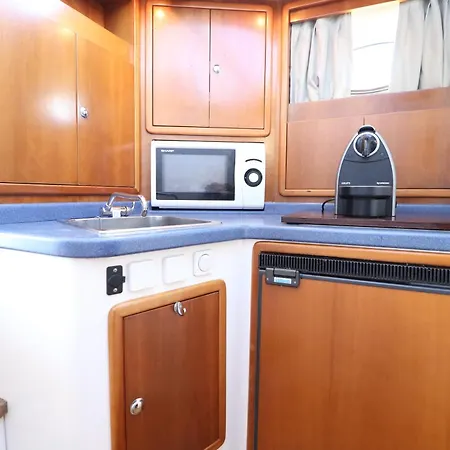 船屋 Private Yacht, We Our Guests