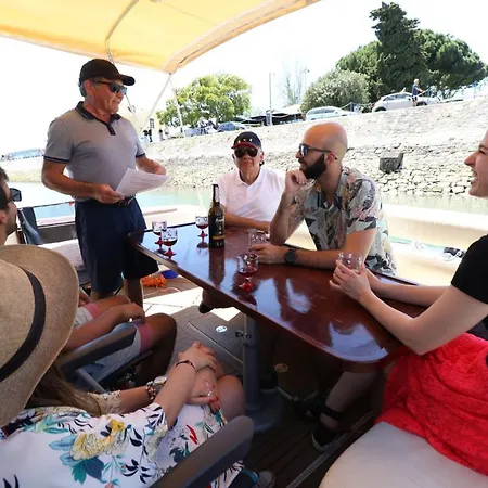 Bateau-hôtel Private Yacht, We Our Guests *