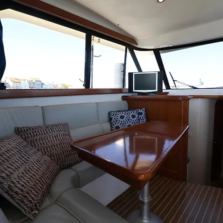 Bateau-hôtel Private Yacht, We Our Guests Lisboa